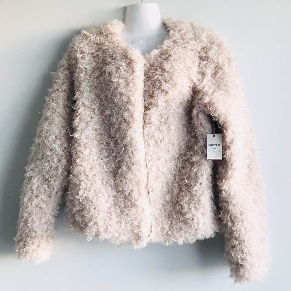 🎀NWT Forever 21 Contemporary Curly Faux Fur Beige Color Size M Zipper Jacket